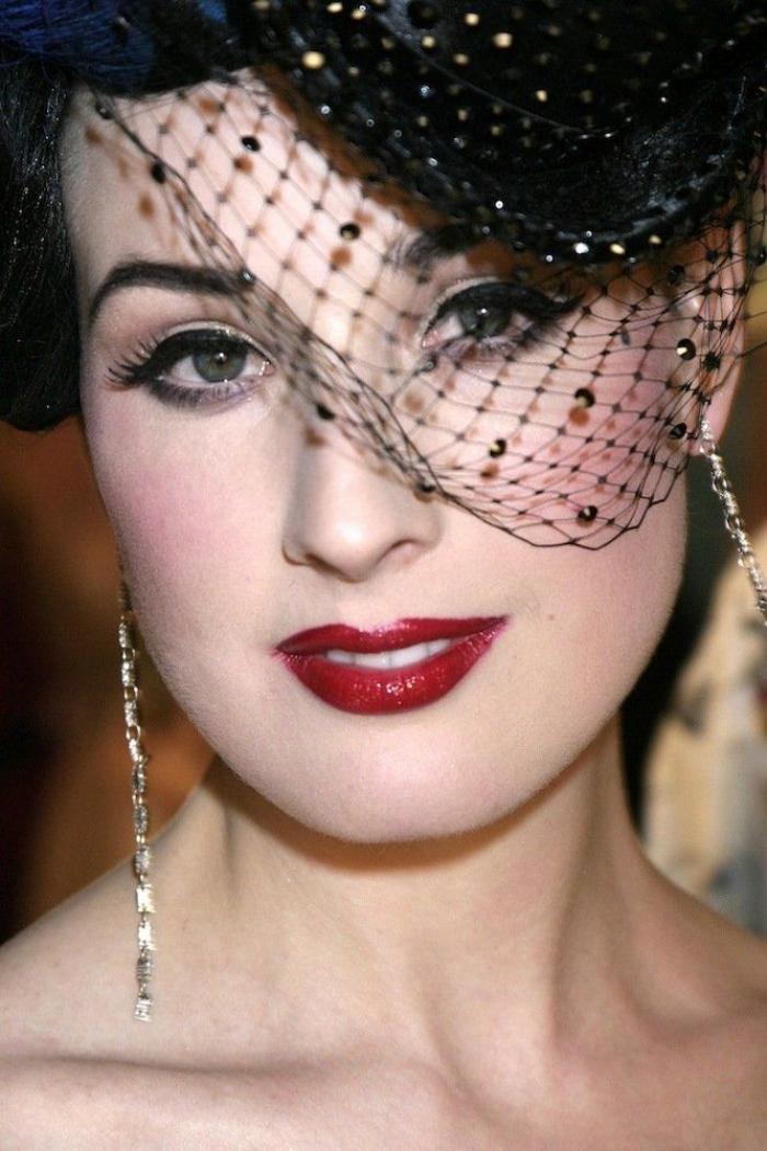 Dita Von Teese rubia: la reina del burlesque comparte sus fotos de juventud (VÍDEO)