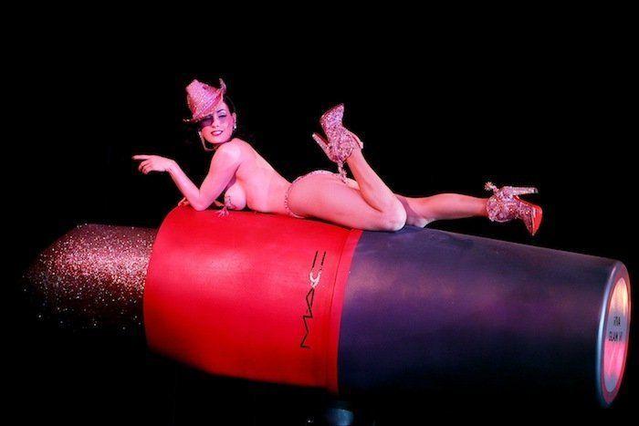 Dita Von Teese rubia: la reina del burlesque comparte sus fotos de juventud (VÍDEO)