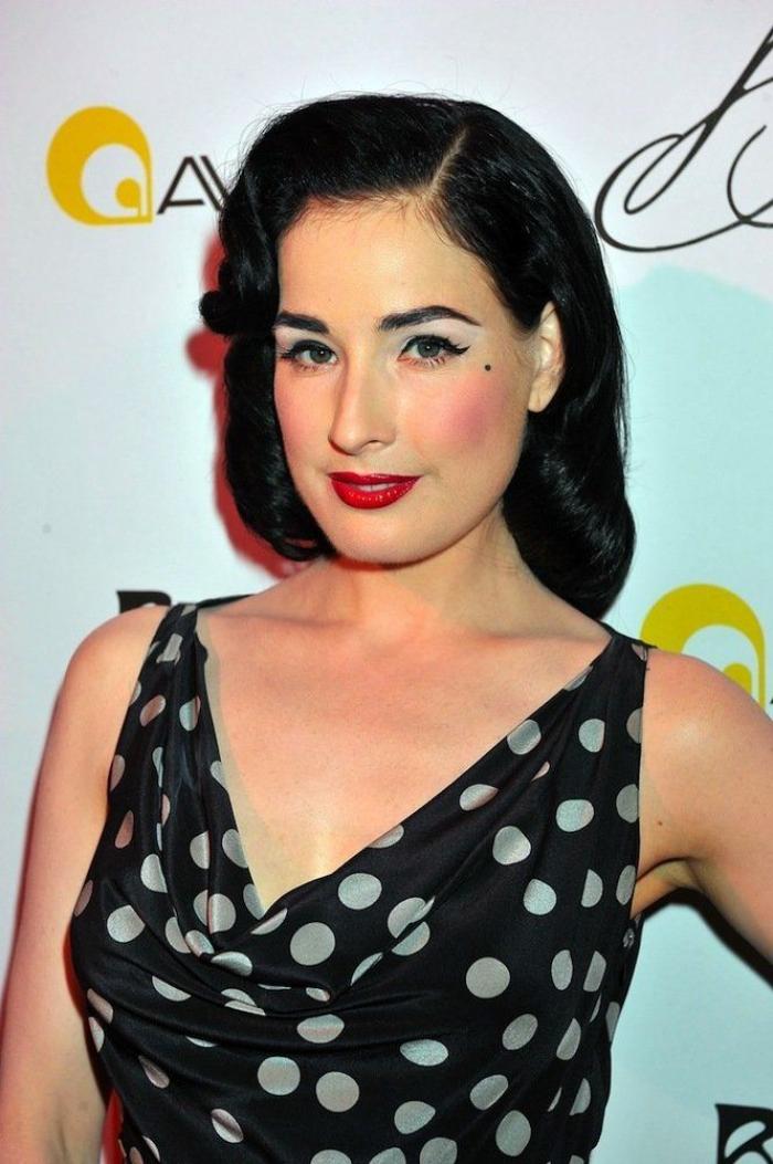 Dita Von Teese rubia: la reina del burlesque comparte sus fotos de juventud (VÍDEO)
