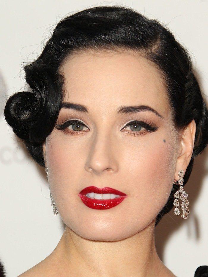 Dita Von Teese rubia: la reina del burlesque comparte sus fotos de juventud (VÍDEO)