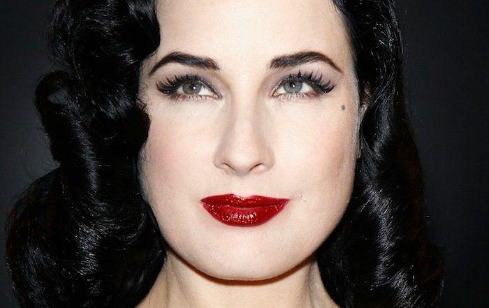 Dita Von Teese rubia: la reina del burlesque comparte sus fotos de juventud (VÍDEO)