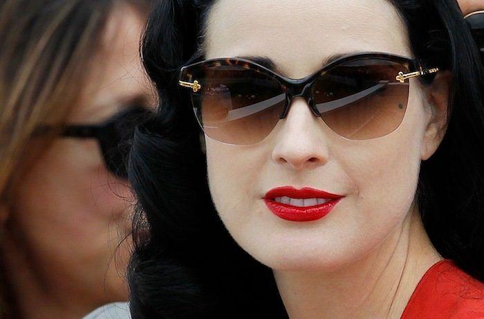 Dita Von Teese rubia: la reina del burlesque comparte sus fotos de juventud (VÍDEO)