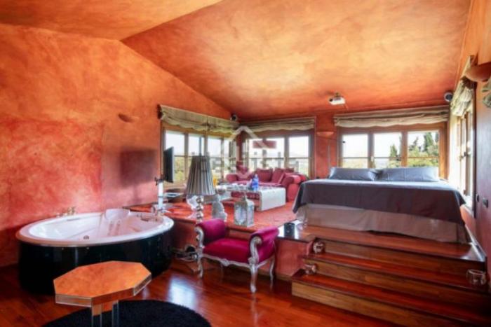 En nueve fotos: visita la casa de 2,9 millones de euros que Alfonso Arús pone a la venta