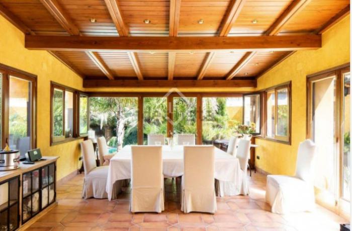 En nueve fotos: visita la casa de 2,9 millones de euros que Alfonso Arús pone a la venta