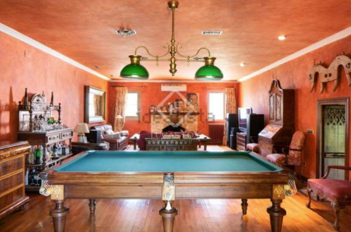 En nueve fotos: visita la casa de 2,9 millones de euros que Alfonso Arús pone a la venta