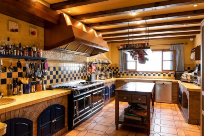 En nueve fotos: visita la casa de 2,9 millones de euros que Alfonso Arús pone a la venta