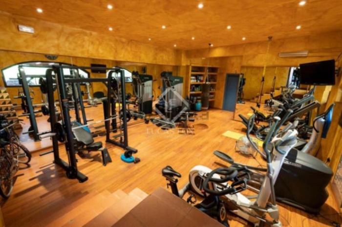 En nueve fotos: visita la casa de 2,9 millones de euros que Alfonso Arús pone a la venta