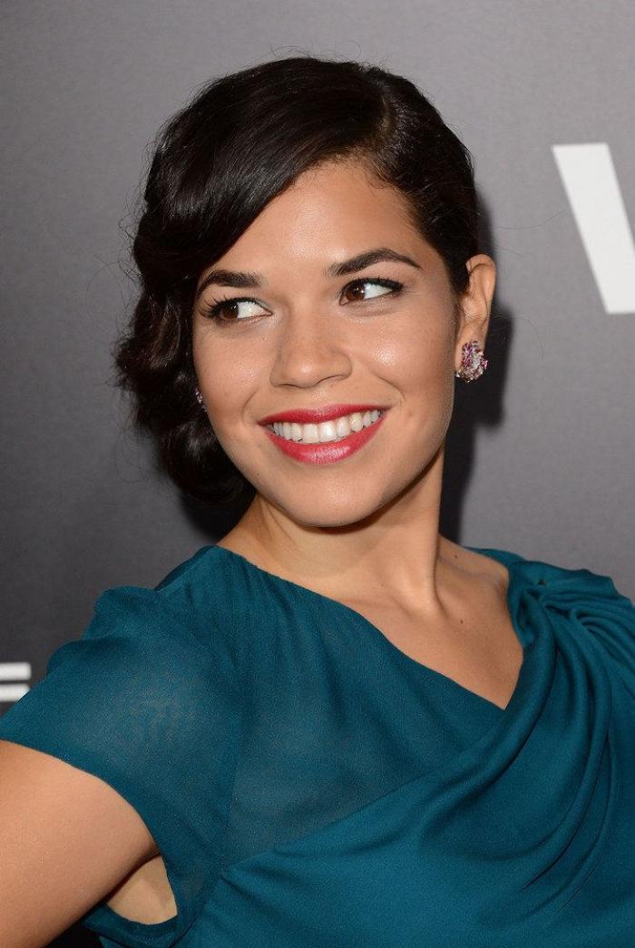 La nueva Bridget Jones, en la tercera novela: viuda de 51 años, con dos hijos y un amante de 30