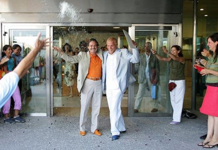 Diez años de la primera boda gay en España: "Hasta entonces éramos marginados"