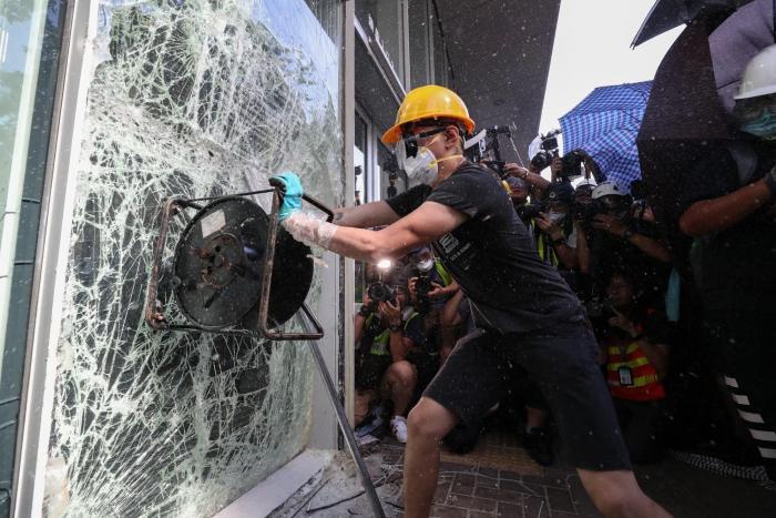 Miles de personas vuelven a las calles de Hong Kong