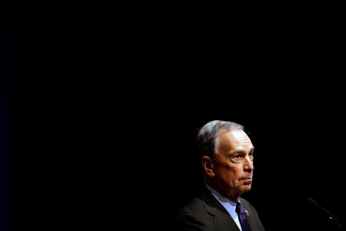 Las primarias demócratas explotan contra Bloomberg en el debate de Las Vegas