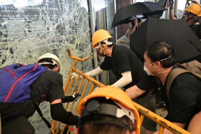 Miles de personas vuelven a las calles de Hong Kong