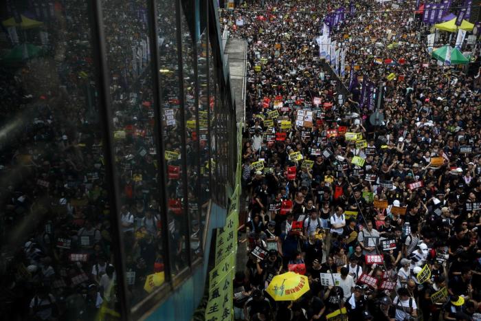 Miles de personas vuelven a las calles de Hong Kong