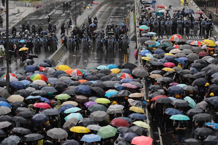 Miles de personas vuelven a las calles de Hong Kong