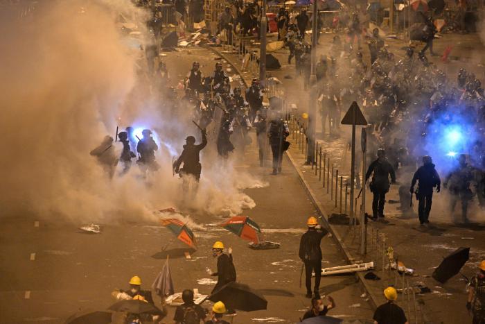 Miles de personas vuelven a las calles de Hong Kong