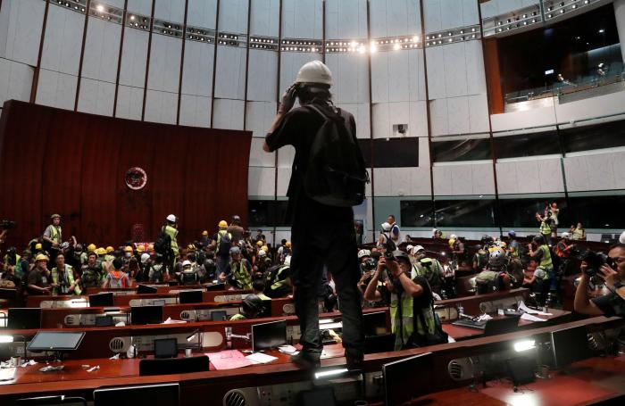 Miles de personas vuelven a las calles de Hong Kong