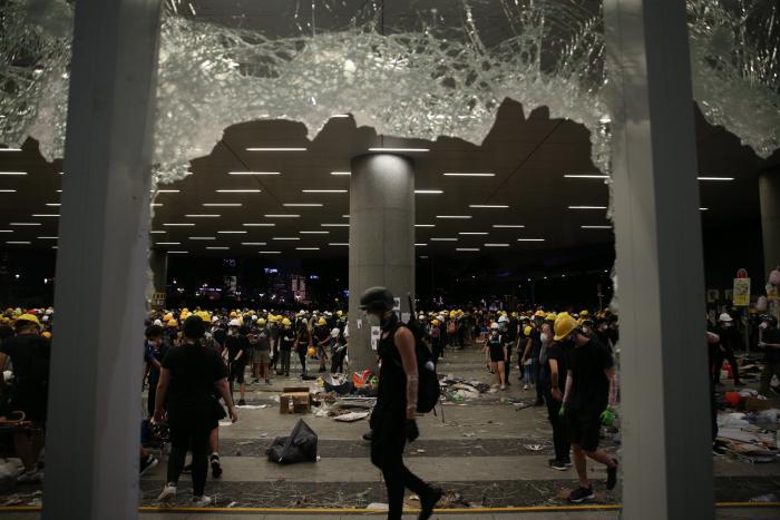 Miles de personas vuelven a las calles de Hong Kong