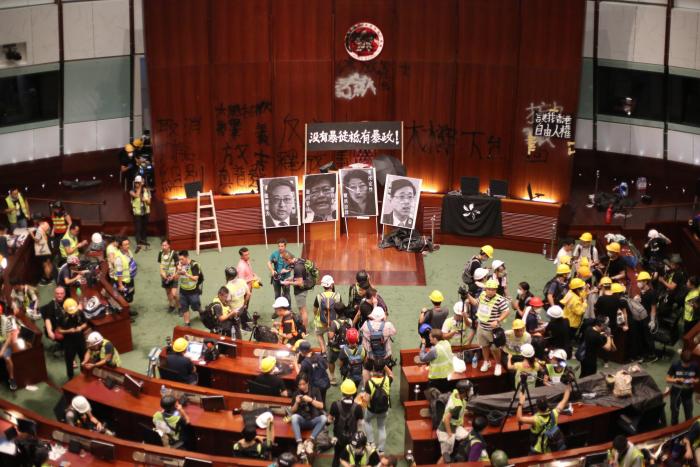 Miles de personas vuelven a las calles de Hong Kong
