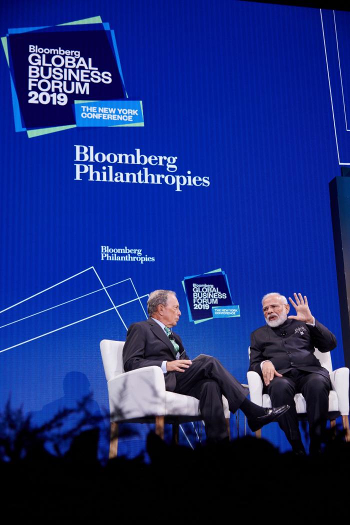 Las primarias demócratas explotan contra Bloomberg en el debate de Las Vegas