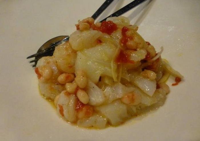 Por qué deberías guardar el líquido de los garbanzos en conserva y cómo usarlo para hacer mayonesa