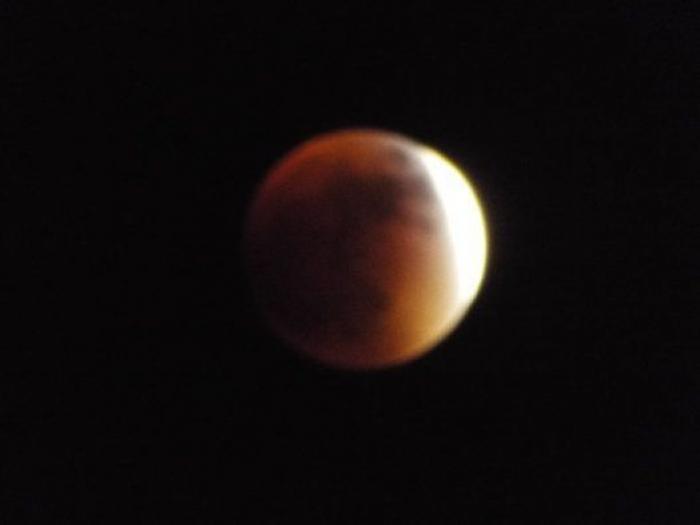 Guía para no perderte nada del eclipse parcial de Luna del 16 de julio