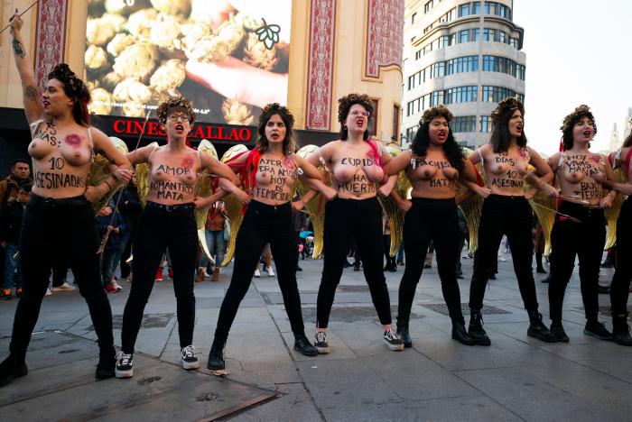 Femen se desnuda en Madrid por San Valentín contra el "amor romántico" y los feminicidios