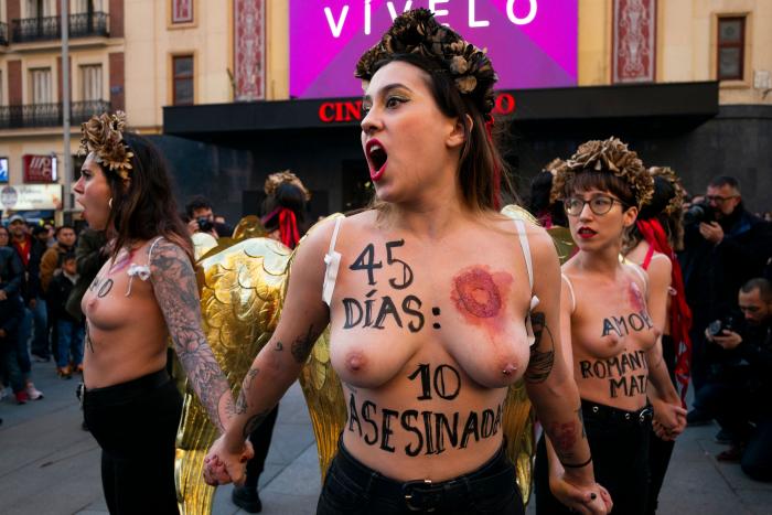 Femen se desnuda en Madrid por San Valentín contra el "amor romántico" y los feminicidios