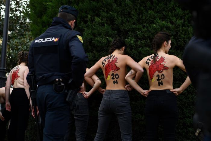 Neonazis se manifiestan por el barrio de Chueca en Madrid al grito de "fuera maricas de nuestros barrios"