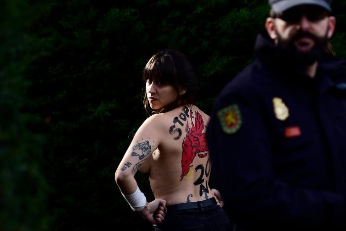 Neonazis se manifiestan por el barrio de Chueca en Madrid al grito de "fuera maricas de nuestros barrios"