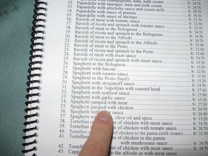 Almudena Ariza publica la surrealista traducción de patatas bravas que ha visto en Nueva York