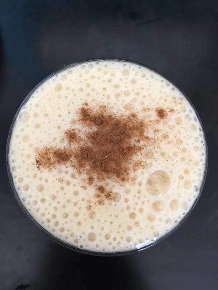El truco para llenar bien la cubitera de hielo
