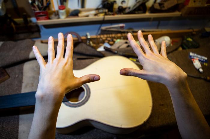 Calviño fija para después del verano la decisión de subir o no el salario mínimo