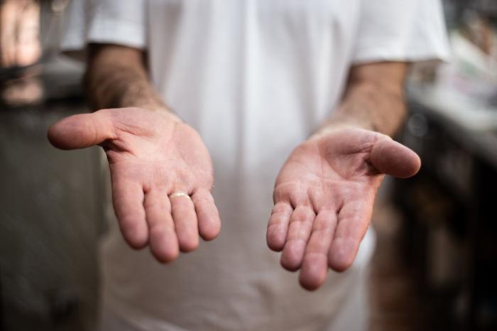 Calviño fija para después del verano la decisión de subir o no el salario mínimo