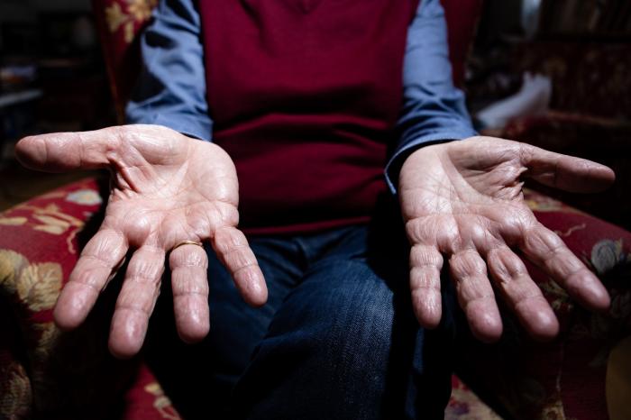 Calviño fija para después del verano la decisión de subir o no el salario mínimo