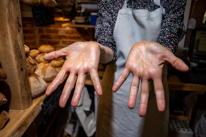 Calviño fija para después del verano la decisión de subir o no el salario mínimo