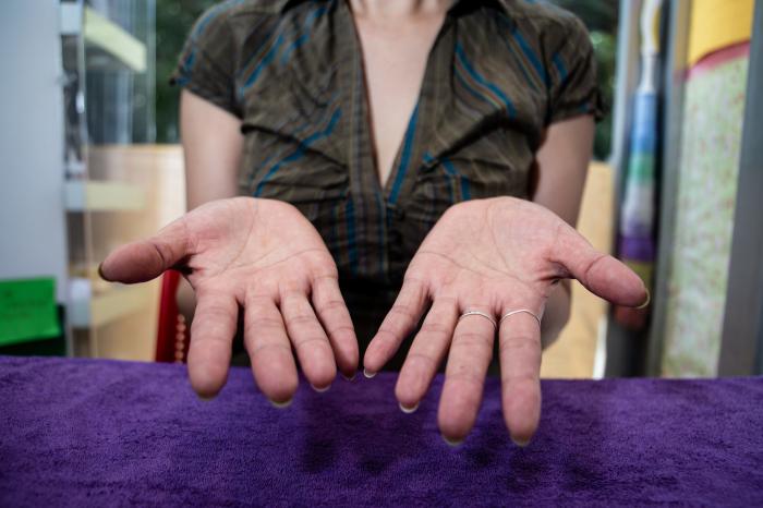 Calviño fija para después del verano la decisión de subir o no el salario mínimo