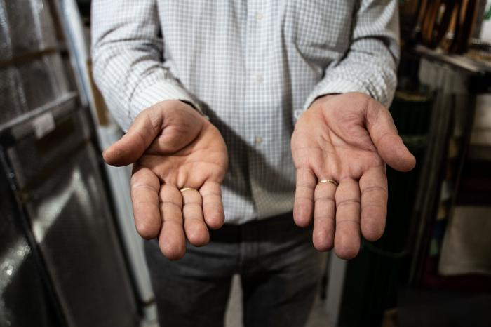 Calviño fija para después del verano la decisión de subir o no el salario mínimo