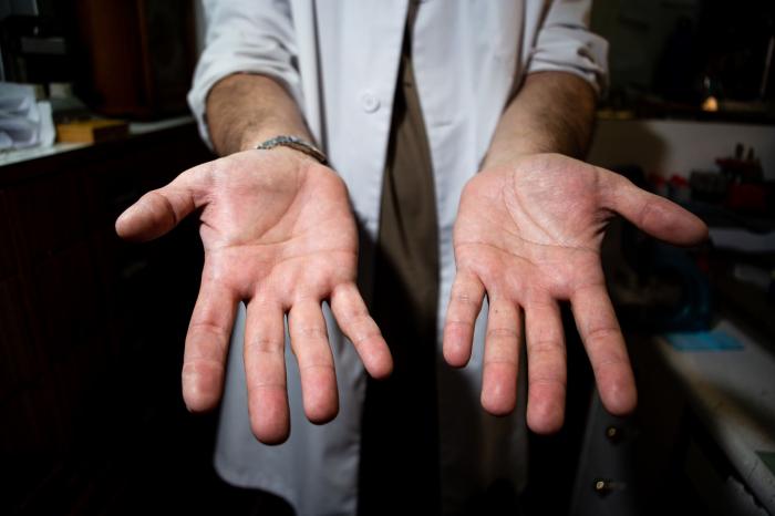 Calviño fija para después del verano la decisión de subir o no el salario mínimo