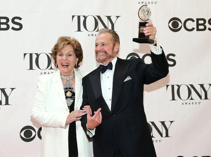 Premios Tony 2013: galardón para Cyndi Lauper (FOTOS)