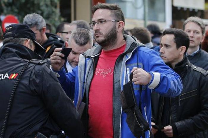 Máxima seguridad: cacheos y controles en las inmediaciones del Bernabéu