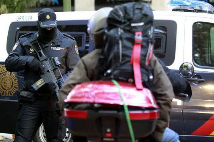 Máxima seguridad: cacheos y controles en las inmediaciones del Bernabéu