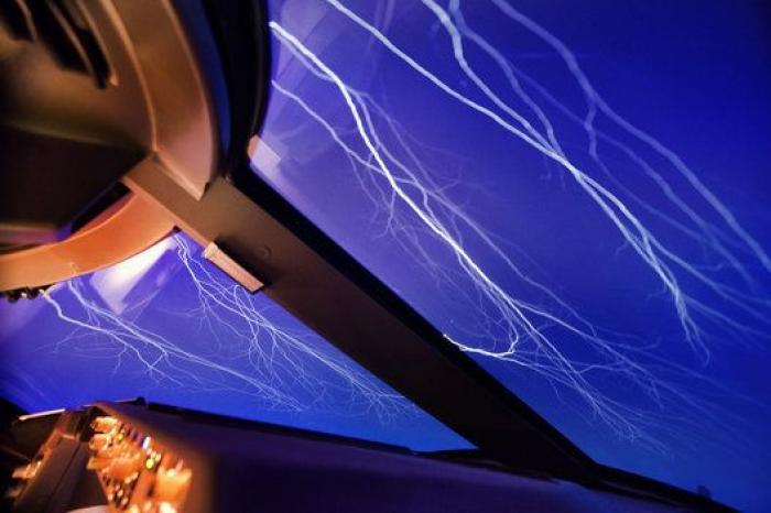 Encuentran el avión de pasajeros desaparecido en Nepal y localizan 14 cadáveres