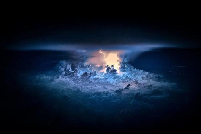 Encuentran el avión de pasajeros desaparecido en Nepal y localizan 14 cadáveres