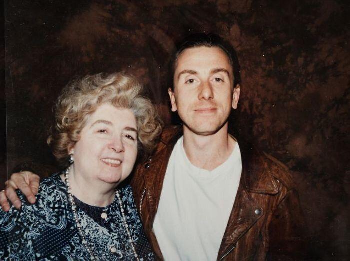 Quién es la mujer que se fotografió con todo Hollywood: esta es su historia