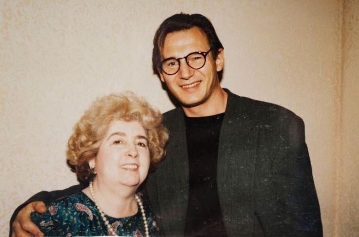 Quién es la mujer que se fotografió con todo Hollywood: esta es su historia