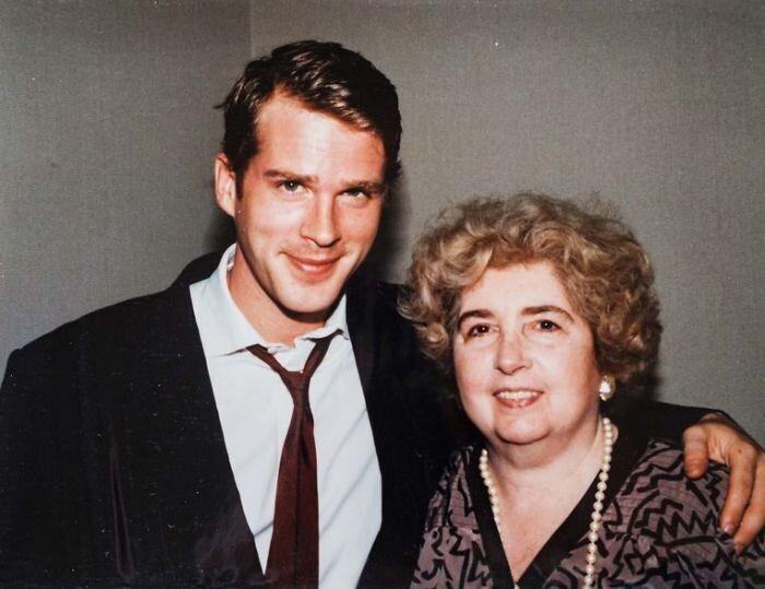 Quién es la mujer que se fotografió con todo Hollywood: esta es su historia