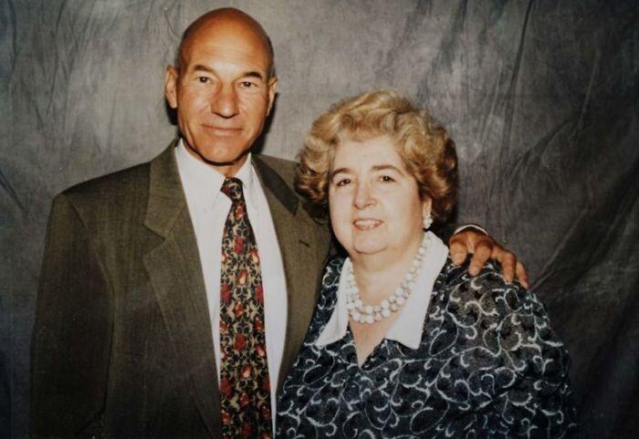 Quién es la mujer que se fotografió con todo Hollywood: esta es su historia