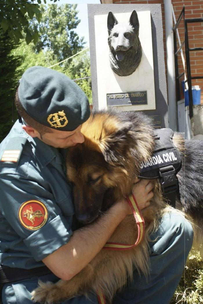 Una juez admite "discriminación" de las guardias civiles por no tener chalecos femeninos