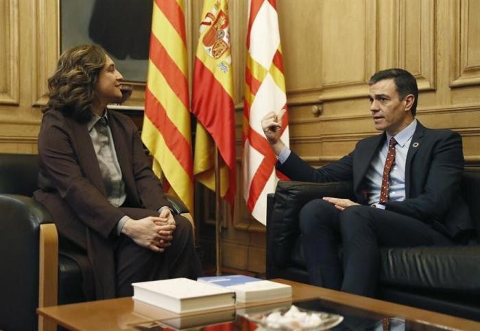 Colau cree que no es necesaria la figura del mediador en la mesa de negociación