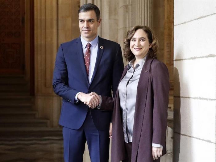 Colau cree que no es necesaria la figura del mediador en la mesa de negociación